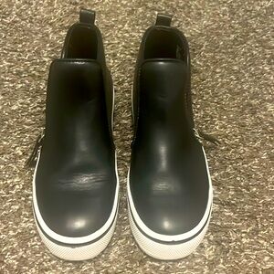 Girls’ Steve Madden black zip-up sneakers. Size 2M